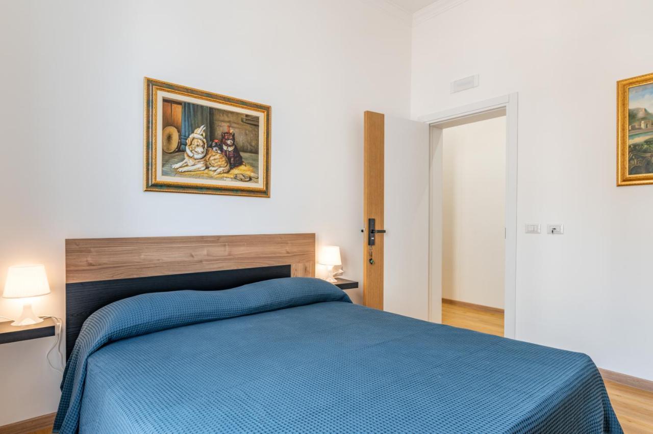 Catania Central Guest House - Rooms With Balcony Bagian luar foto