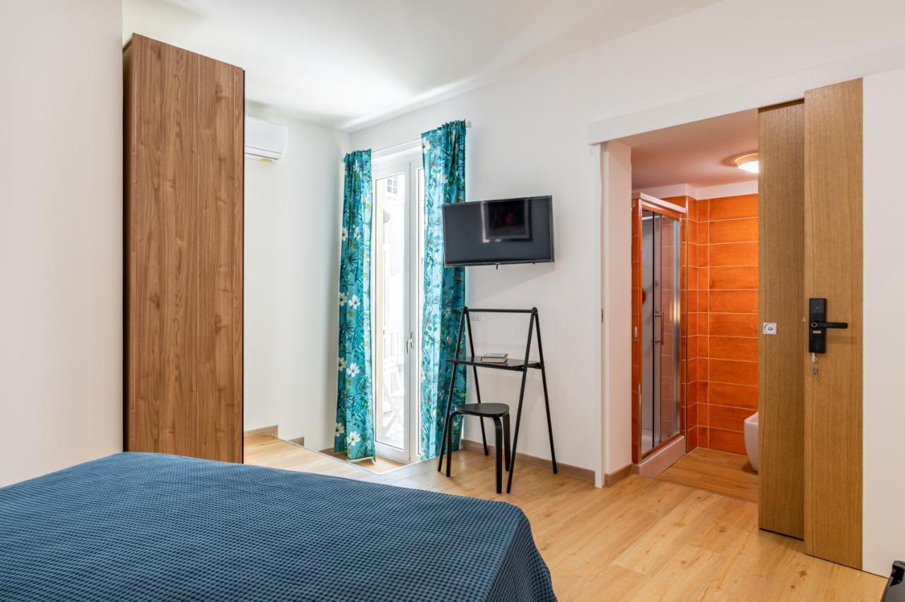 Catania Central Guest House - Rooms With Balcony Bagian luar foto