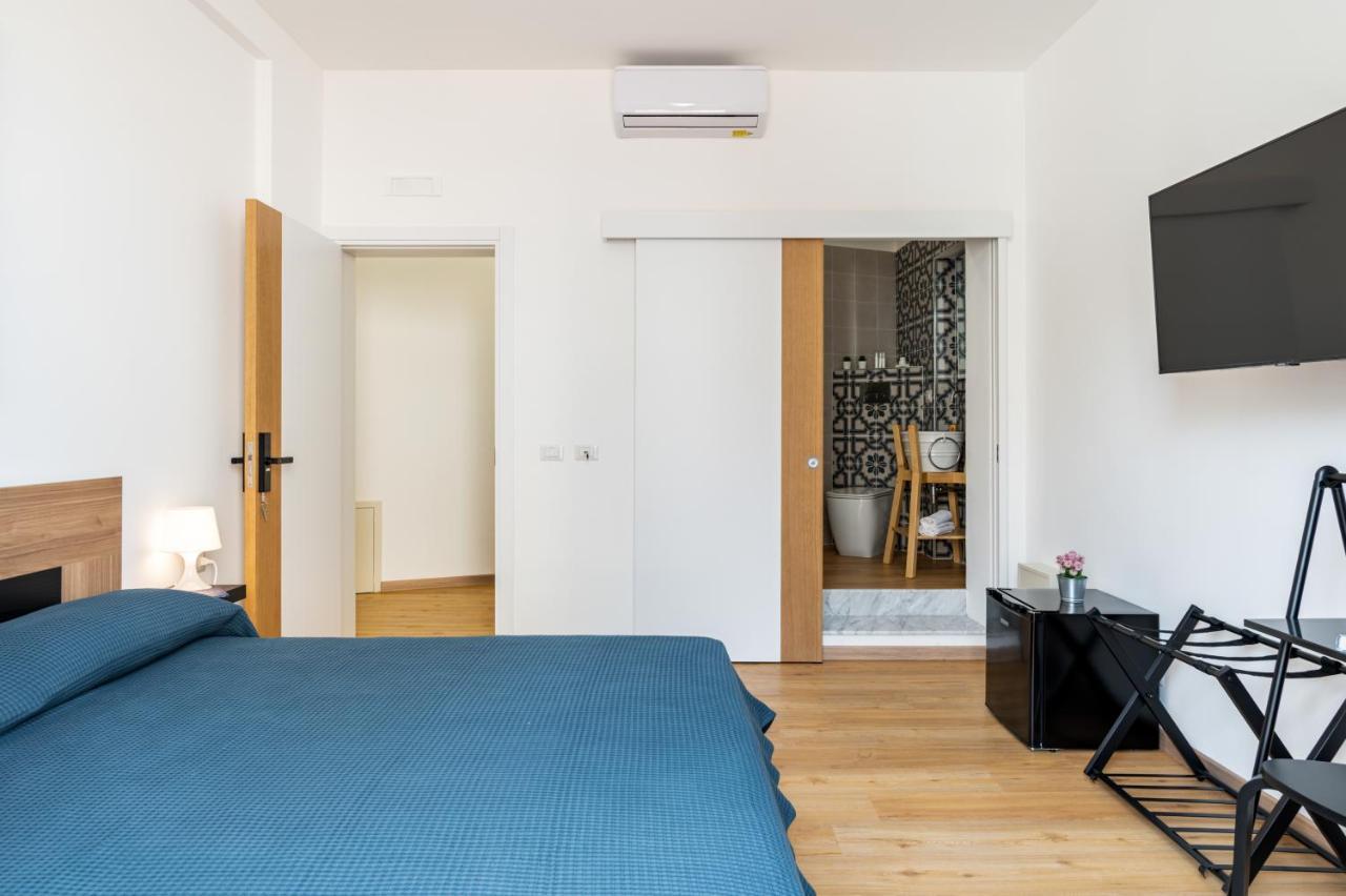 Catania Central Guest House - Rooms With Balcony Bagian luar foto